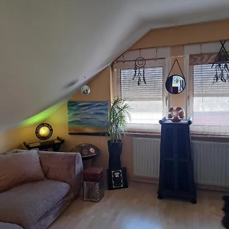 Kuenstlerwohnung In Der Apartment *